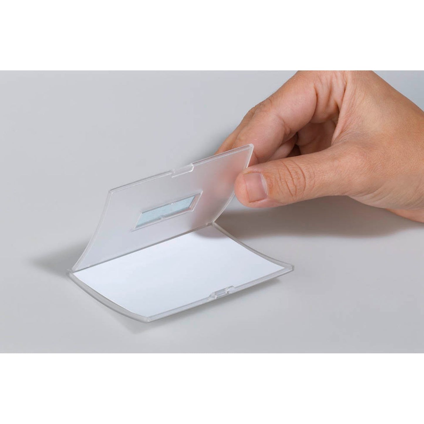 DURABLE Click Fold Namensschilder mit Clip 9,0 x 5,4 cm | 821619 | 1 Pack = 25 St.