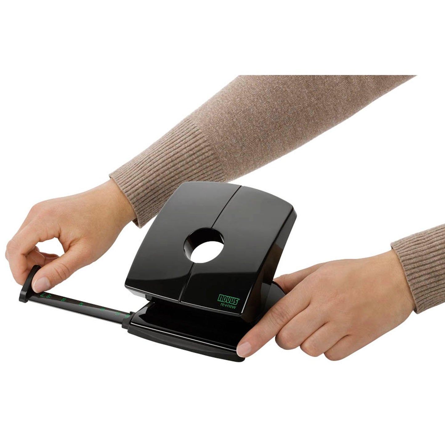 novus Locher B230 RE+NEW schwarz | 60-B230RENEW01