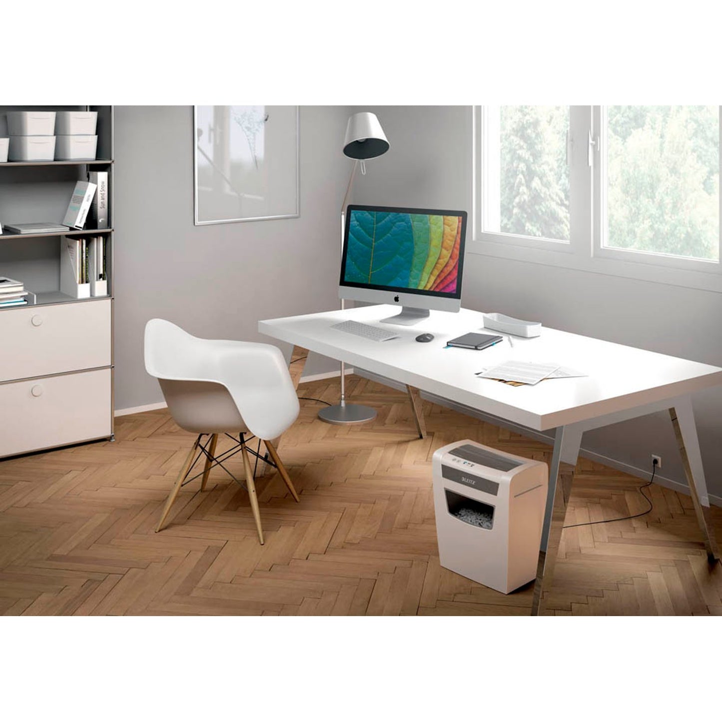LEITZ IQ Home Office Aktenvernichter mit Partikelschnitt P-4, 4 x 28 mm, bis , weiß | 80090000