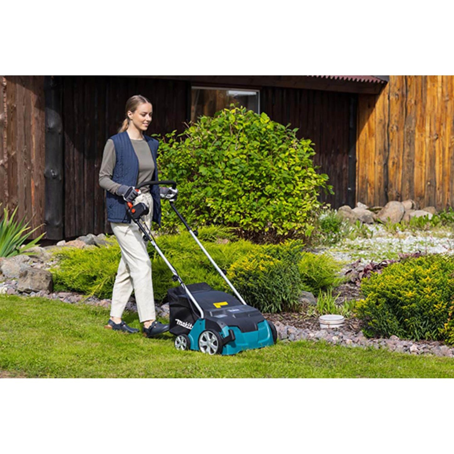 makita Elektro-Vertikutierer 1.300 W für bis zu 400 m² | UV3200