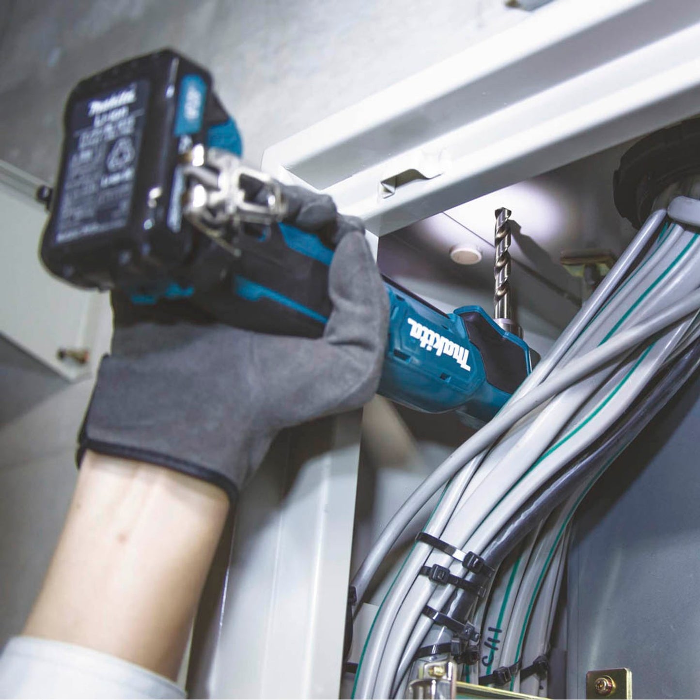 makita Akku-Winkelbohrschrauber 12,0 V, mit 2 Akkus | DA332DSYJ