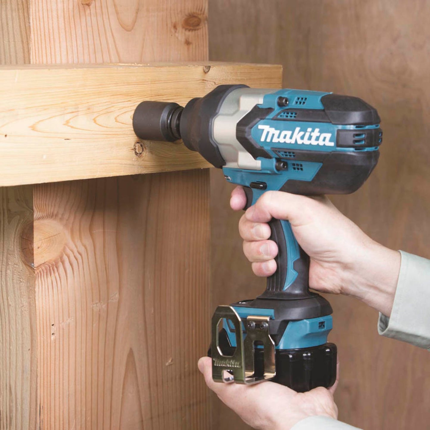 makita Akku-Schlagschrauber 18,0 V, mit 2 Akkus | DTW1002RTJ