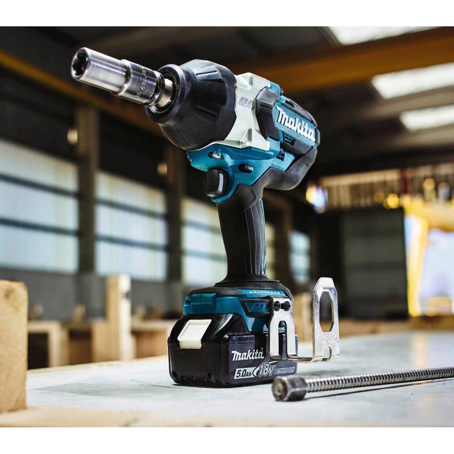 makita Akku-Schlagschrauber 18,0 V, mit 2 Akkus | DTW1002RTJ