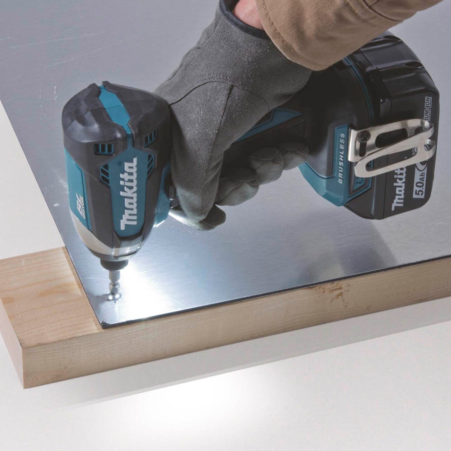 makita Akku-Schlagschrauber-Set 18,0 V, mit 2 Akkus | DTD153RTJ