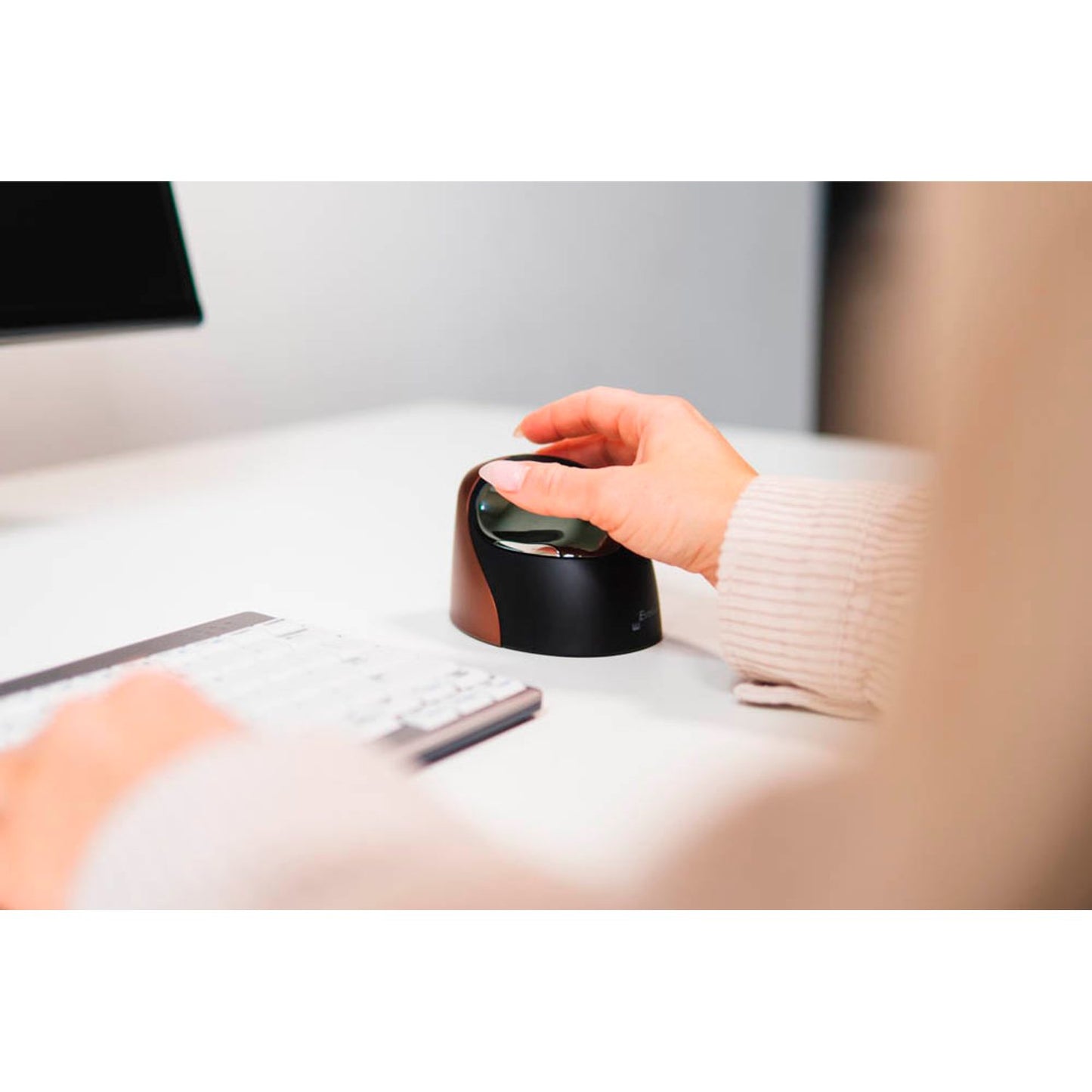 BAKKER ELKHUIZEN Evoluent4 Small Wireless Maus ergonomisch kabellos kupfer, schwarz | BNEEVR4SW