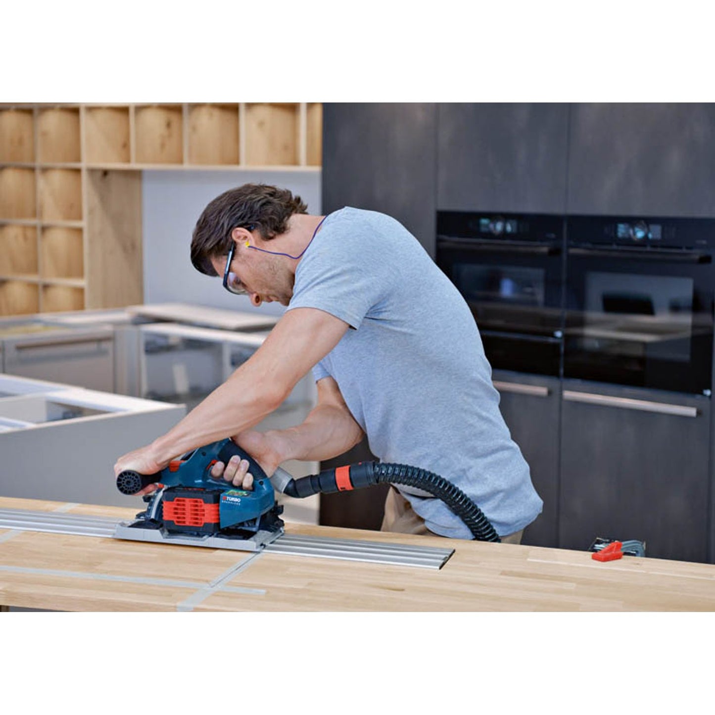 BOSCH Professional Werkzeugakku mit Ladegerät Starter Set 18V Li-Ion 2 x 5,5 Ah | 1600A0214C
